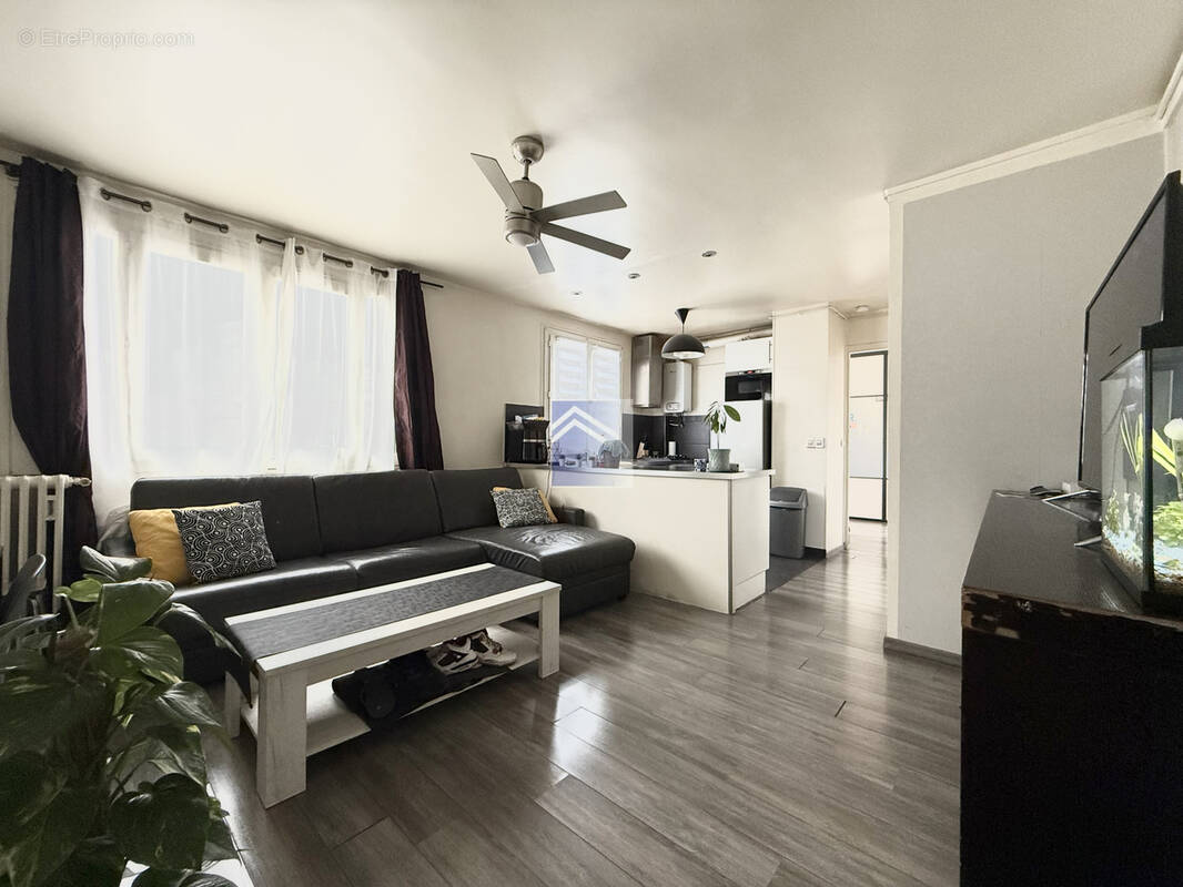 Appartement à COURBEVOIE