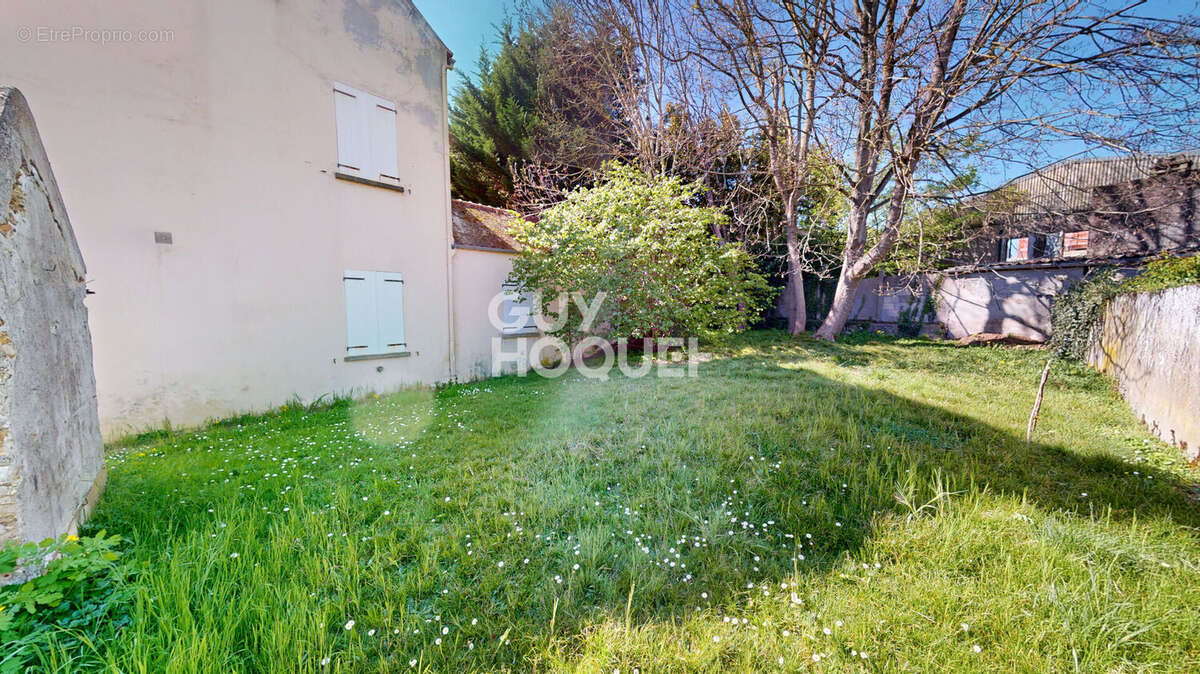 Appartement à BRUYERES-LE-CHATEL