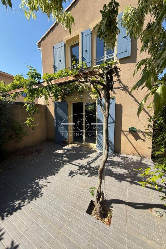 Maison à MOURIES