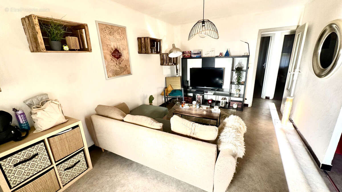 Appartement à ENTRAIGUES-SUR-LA-SORGUE