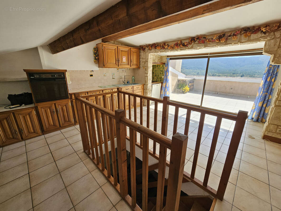 Appartement à BAGNOLS-EN-FORET