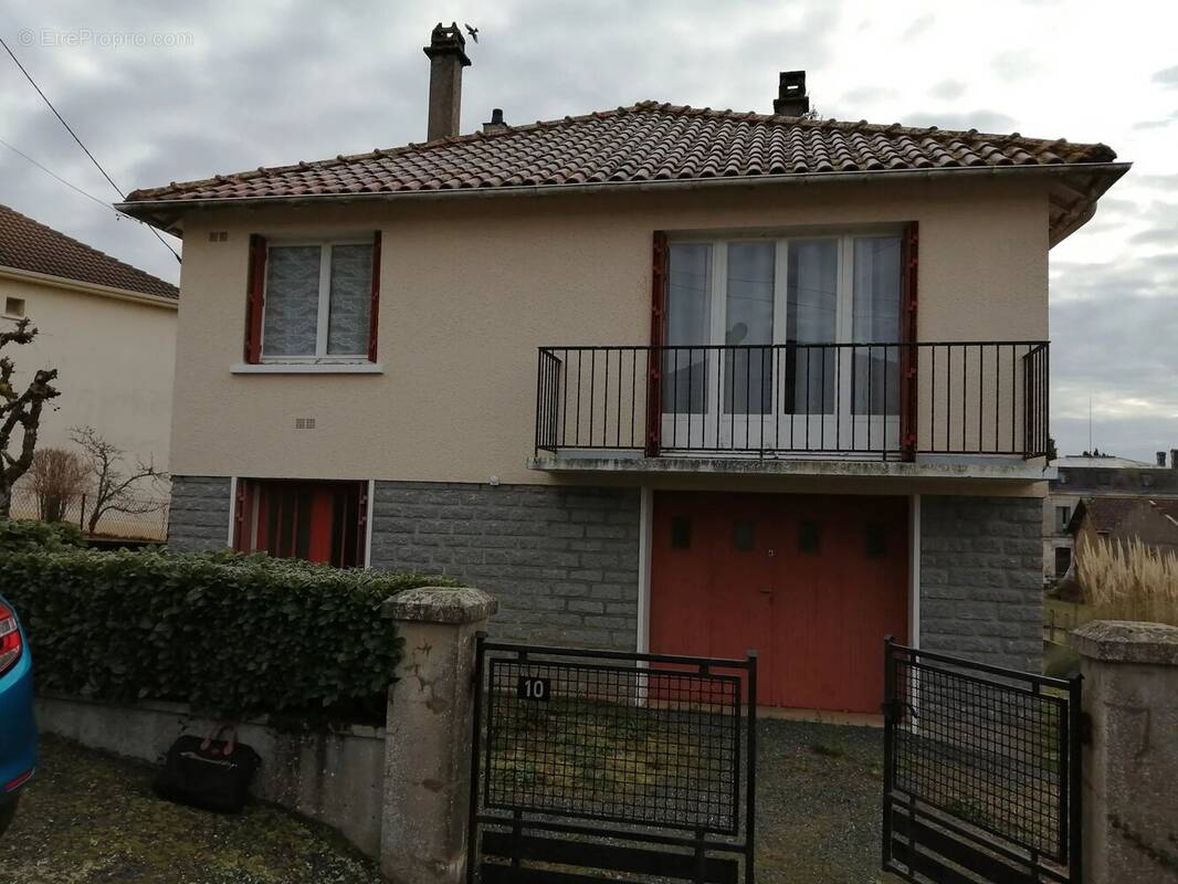 Maison à CHALUS
