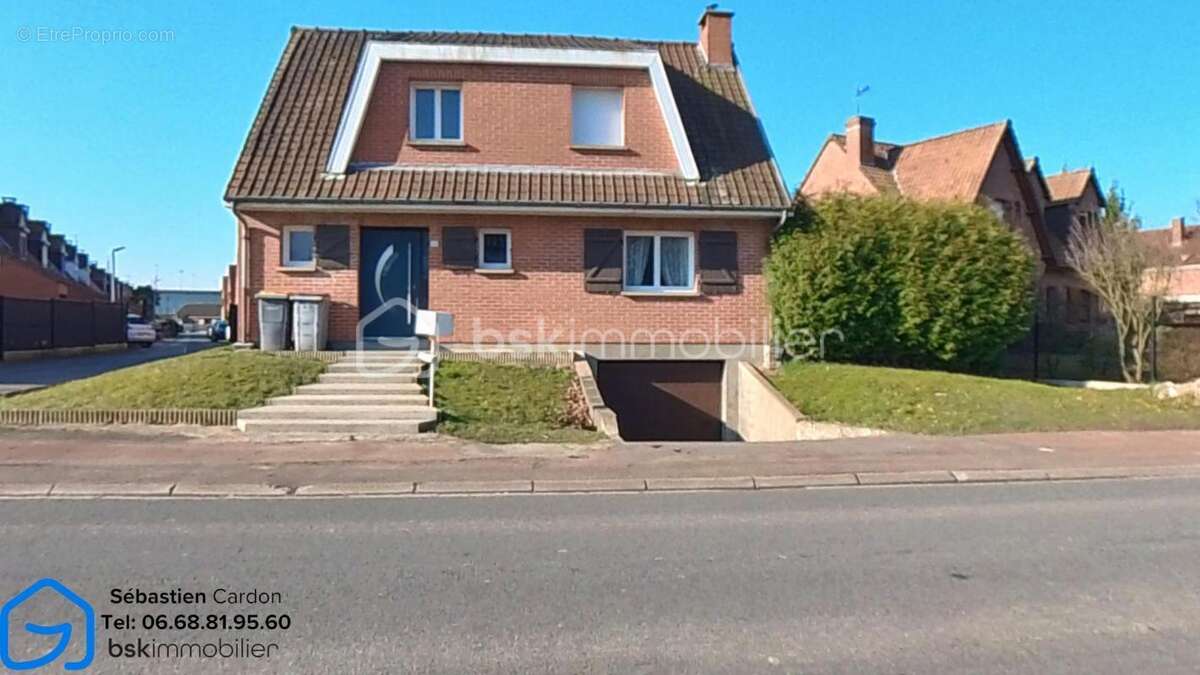 Maison à COURRIERES