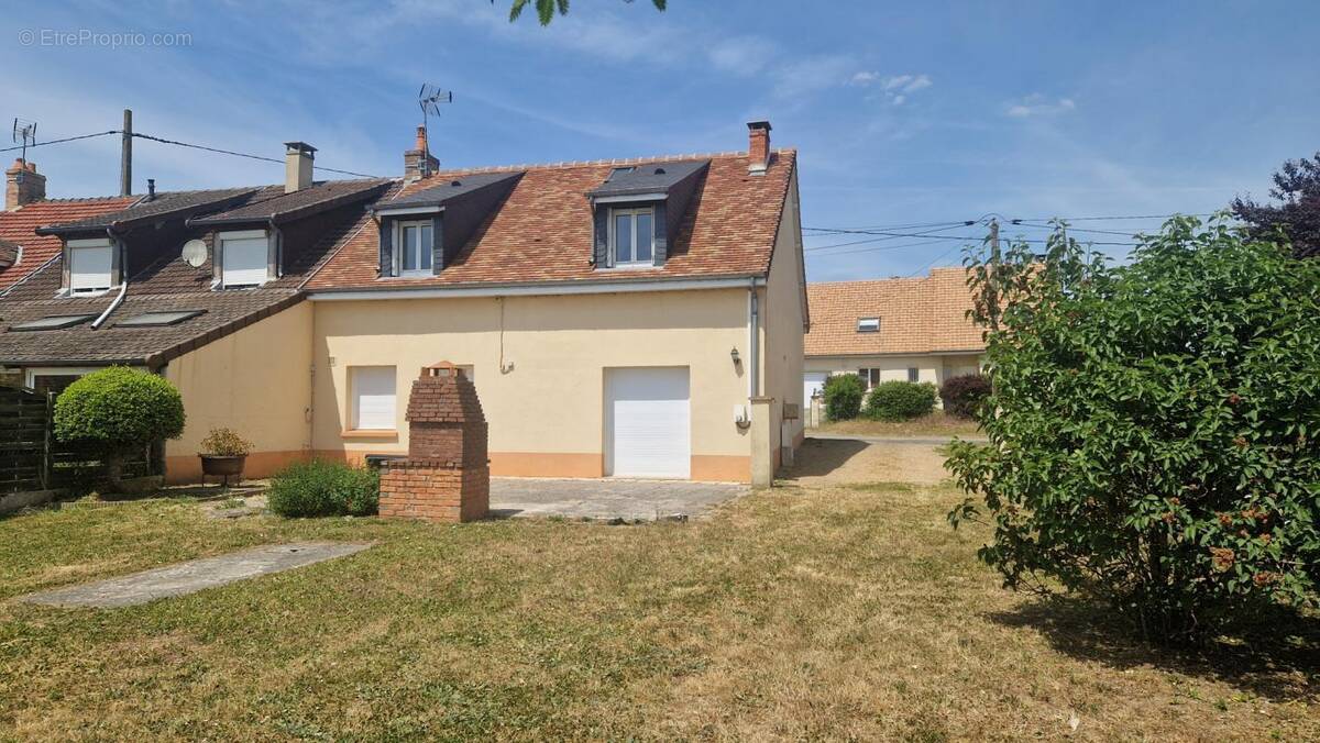 Maison à CERANS-FOULLETOURTE