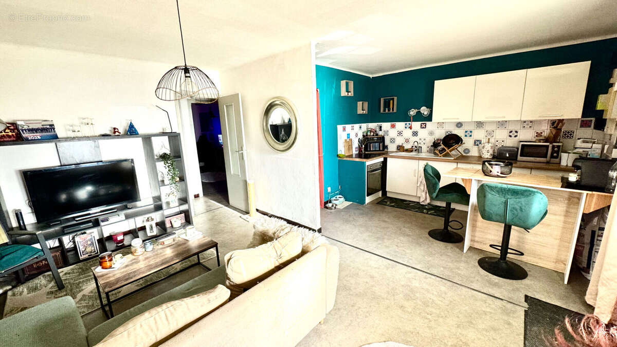 Appartement à ENTRAIGUES-SUR-LA-SORGUE