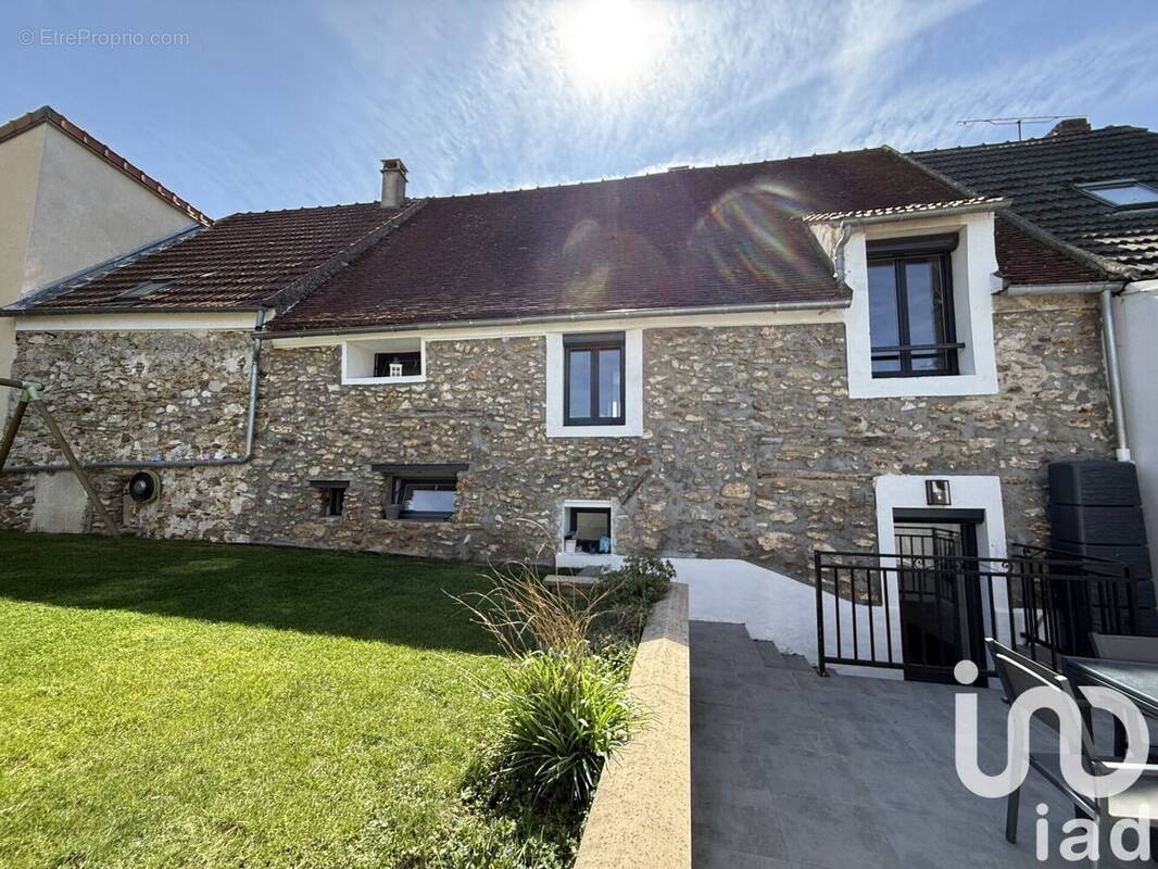 Photo 1 - Maison à CRECY-LA-CHAPELLE