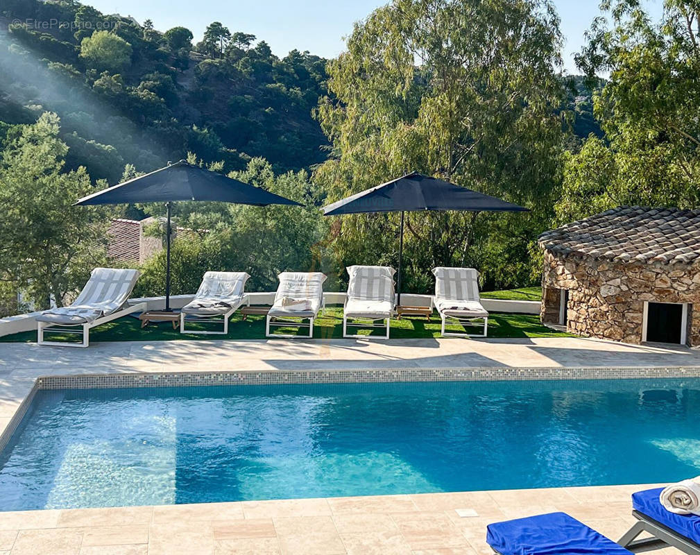 Maison à ROQUEBRUNE-SUR-ARGENS