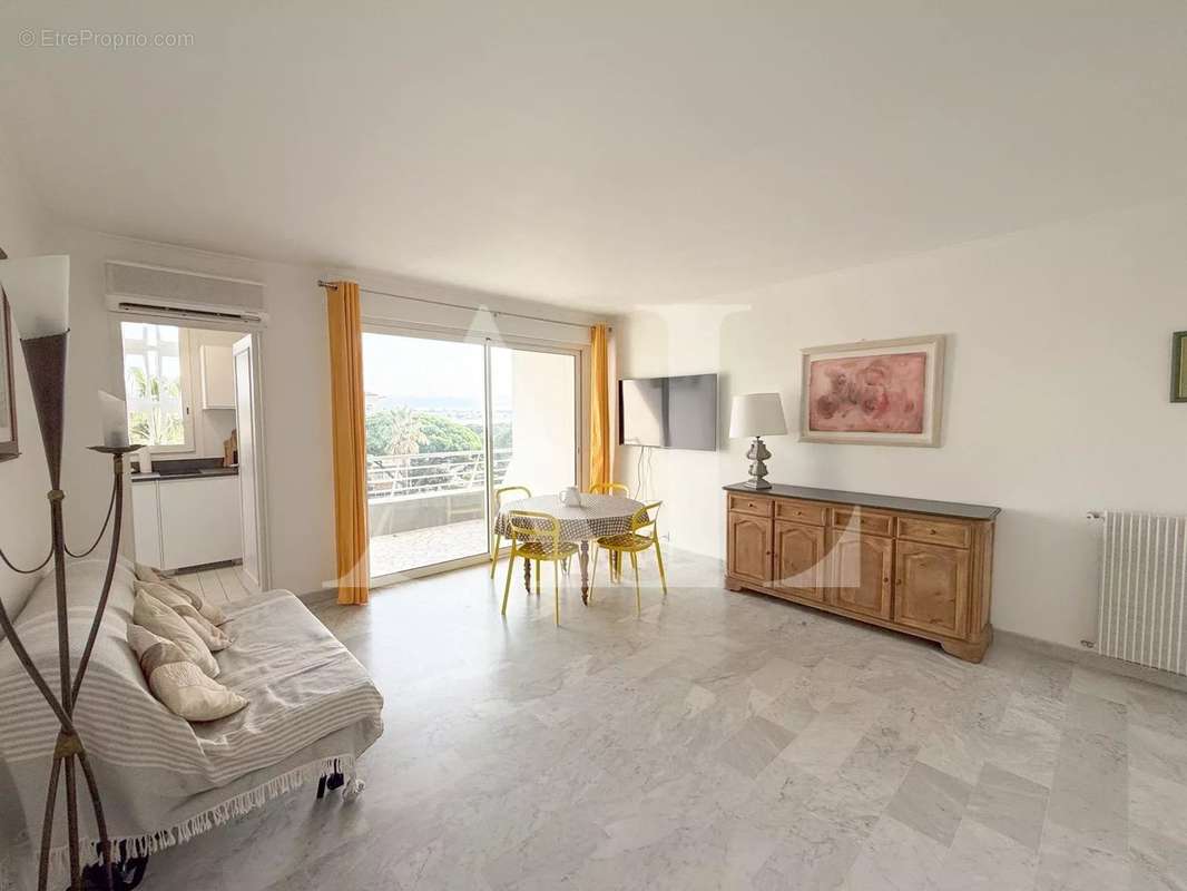 Appartement à VALLAURIS