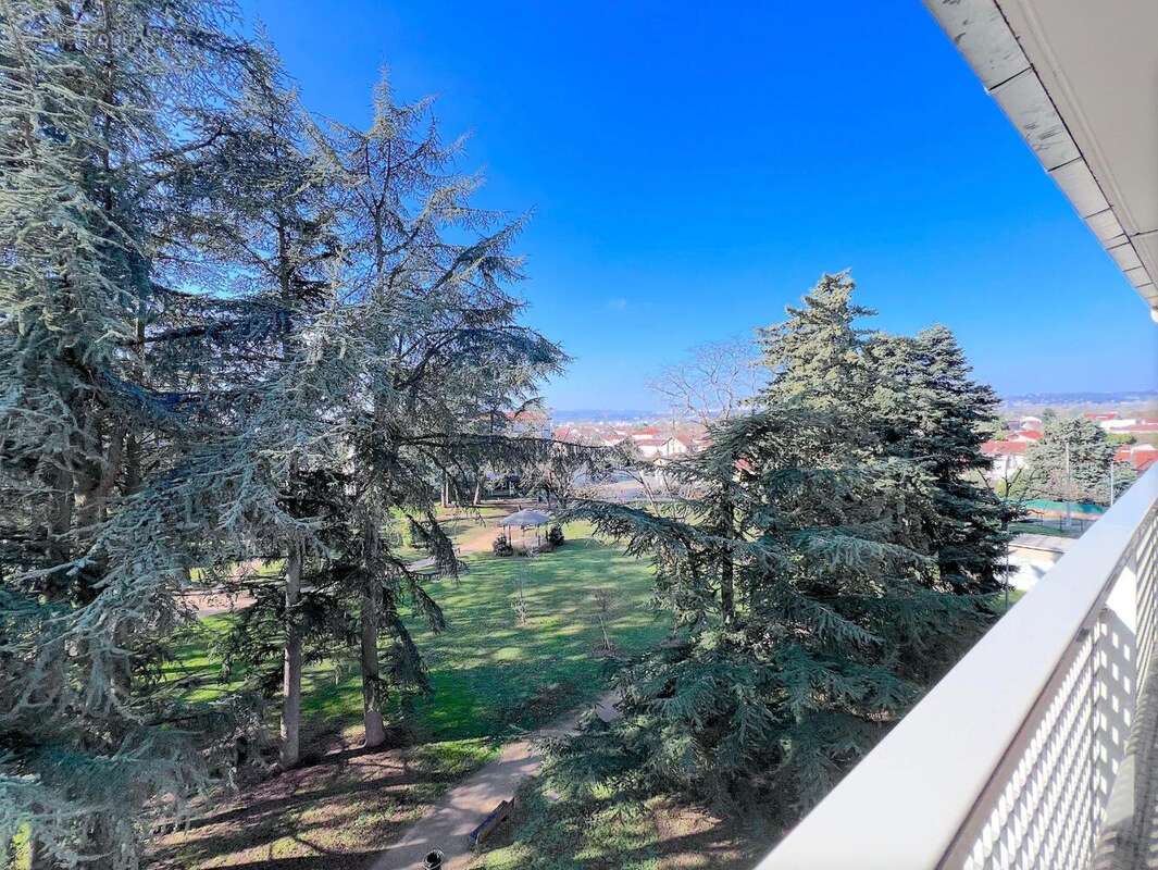   - Appartement à DECINES-CHARPIEU
