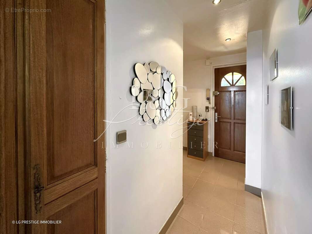 Appartement à MANDELIEU-LA-NAPOULE