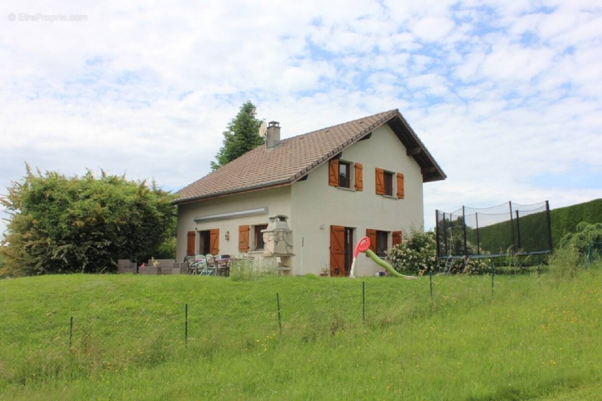 Maison à CRUSEILLES