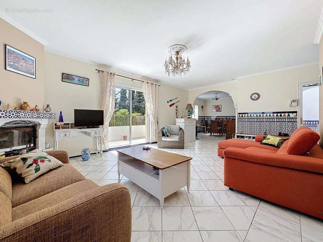 Maison à ROQUEBRUNE-SUR-ARGENS