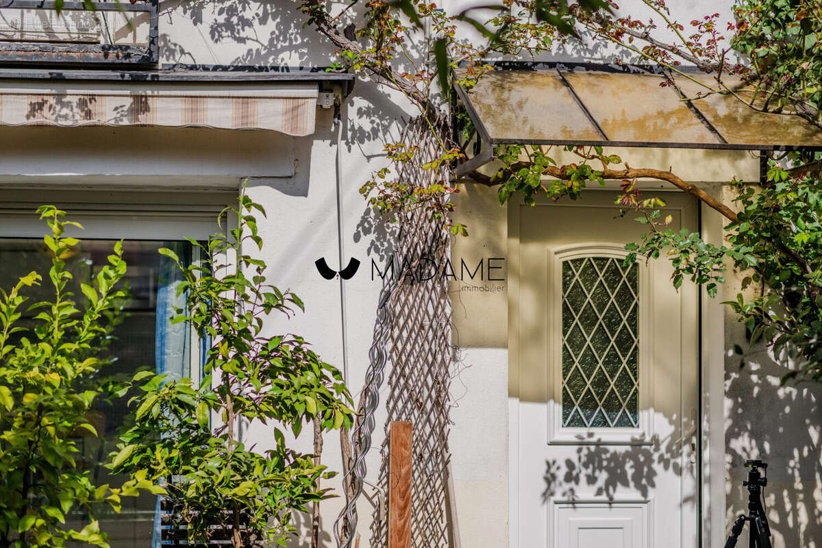 #maisondeville #realestate #grenoble #stalingrad #jardin - Maison à GRENOBLE