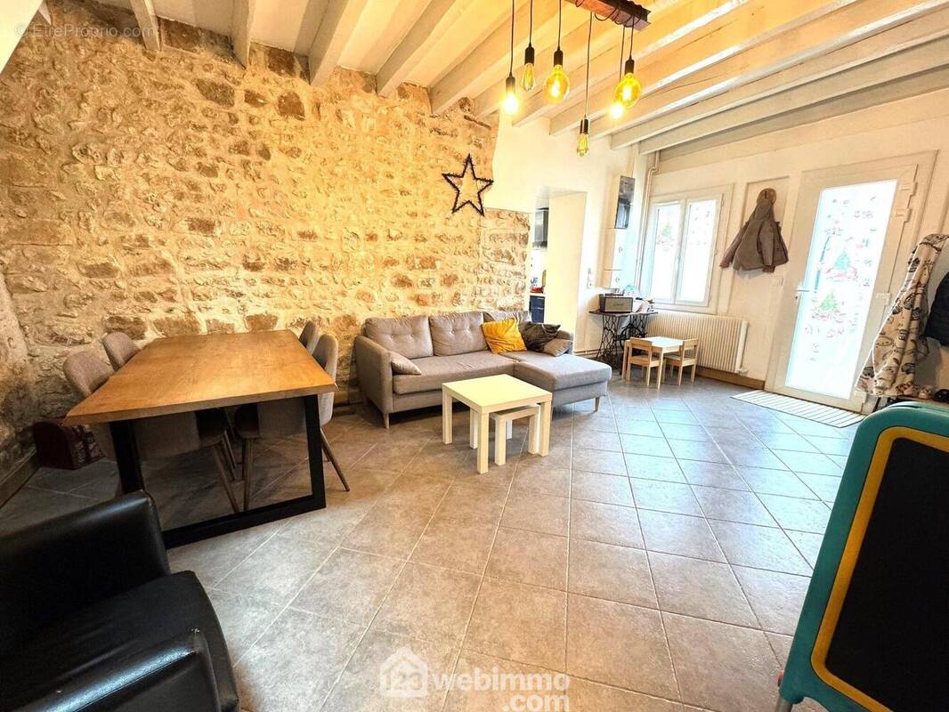 Voici le séjour - Maison à CHAMPCUEIL