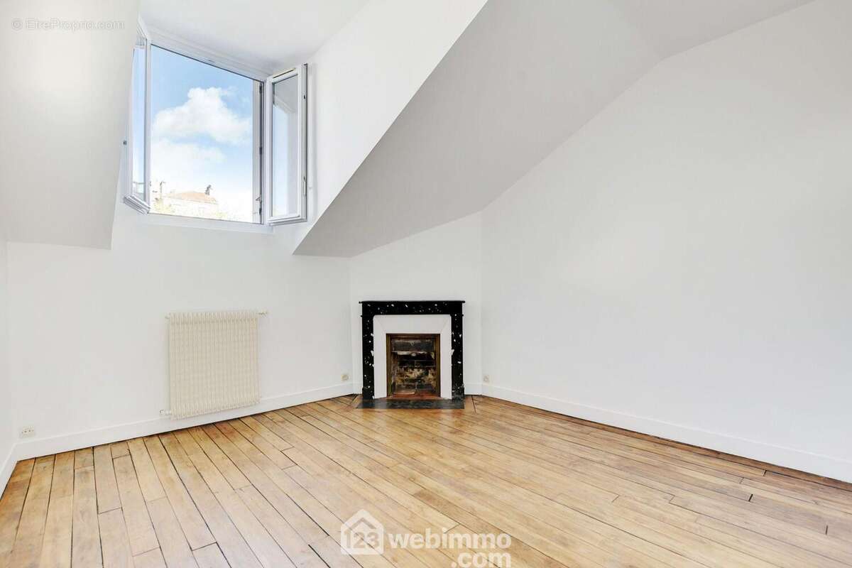 Chambre de 12 M2 au sol... - Appartement à SURESNES
