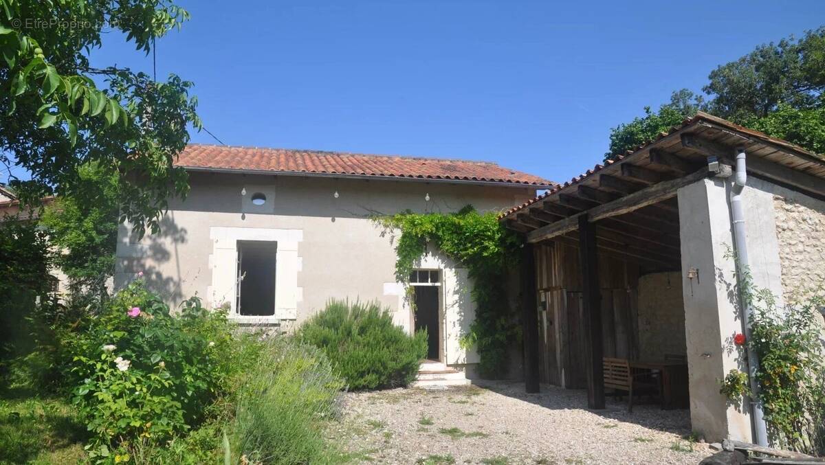 Maison à BONNES