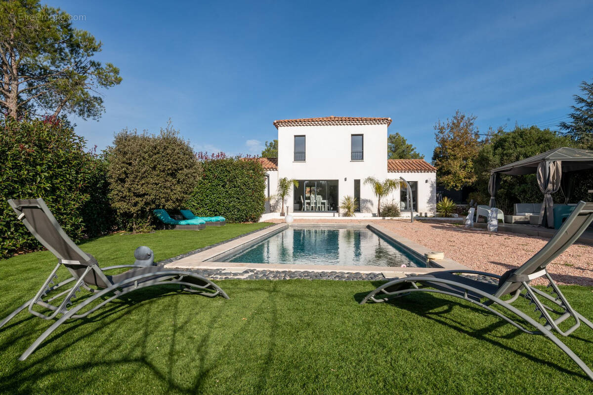 Maison à LA CRAU