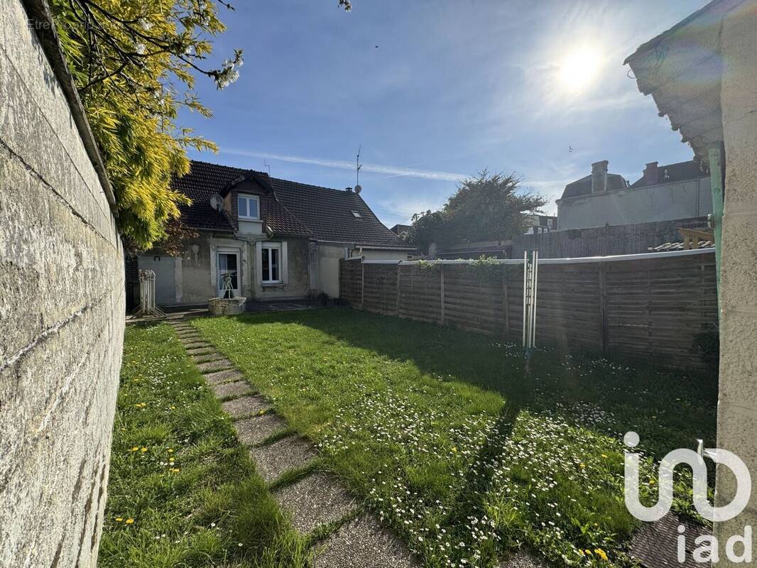 Photo 1 - Maison à ROMILLY-SUR-SEINE