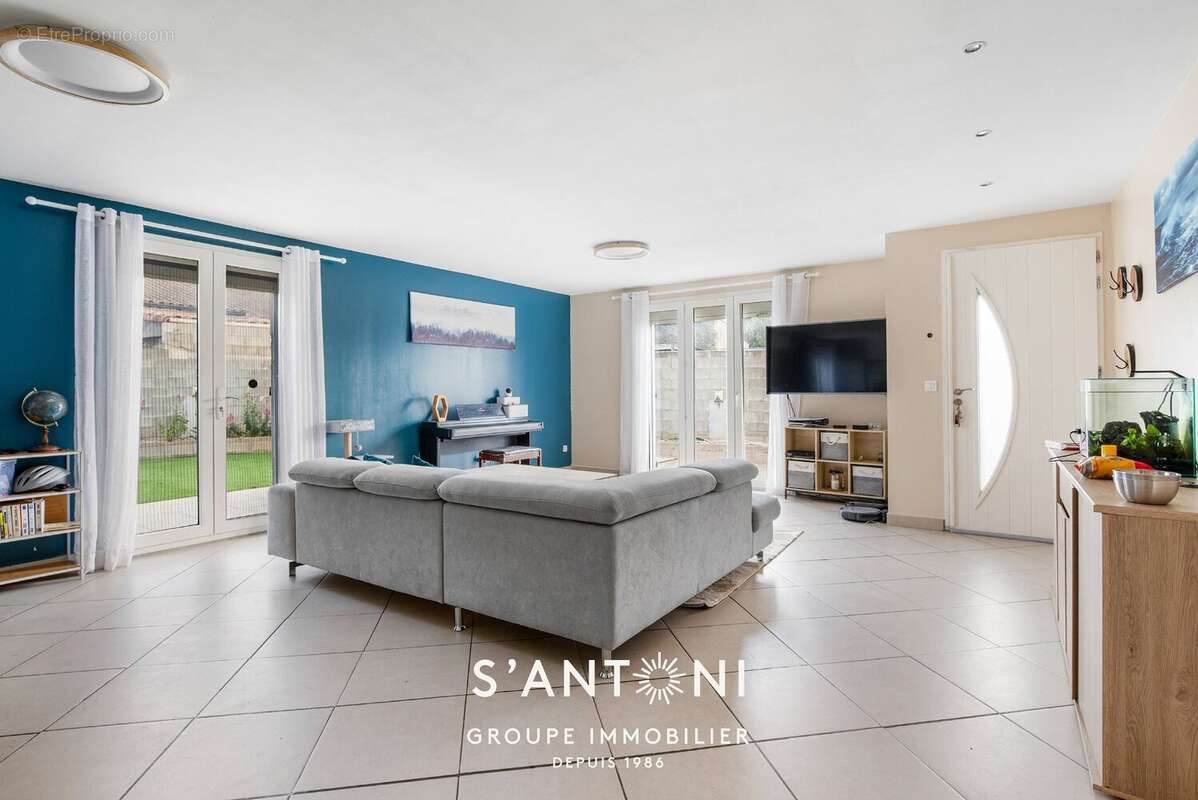 Maison à NISSAN-LEZ-ENSERUNE