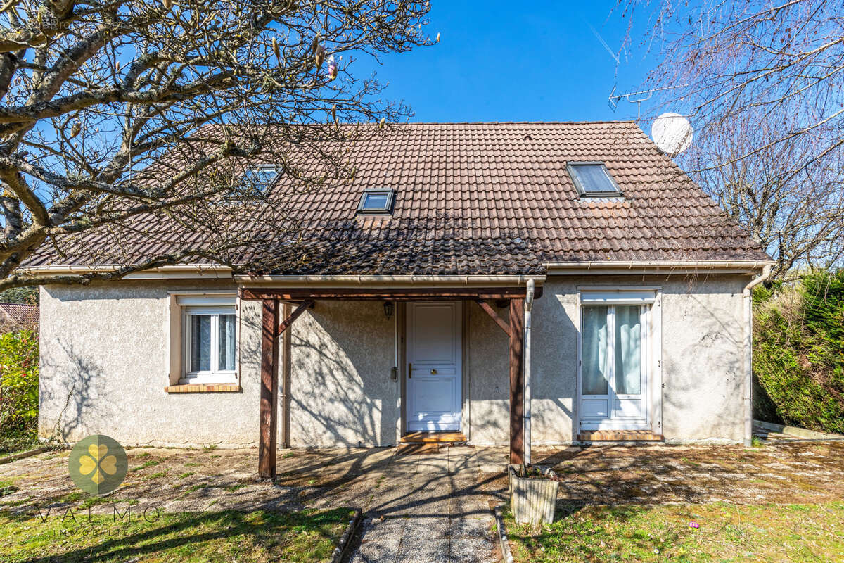 Maison à LA QUEUE-LES-YVELINES
