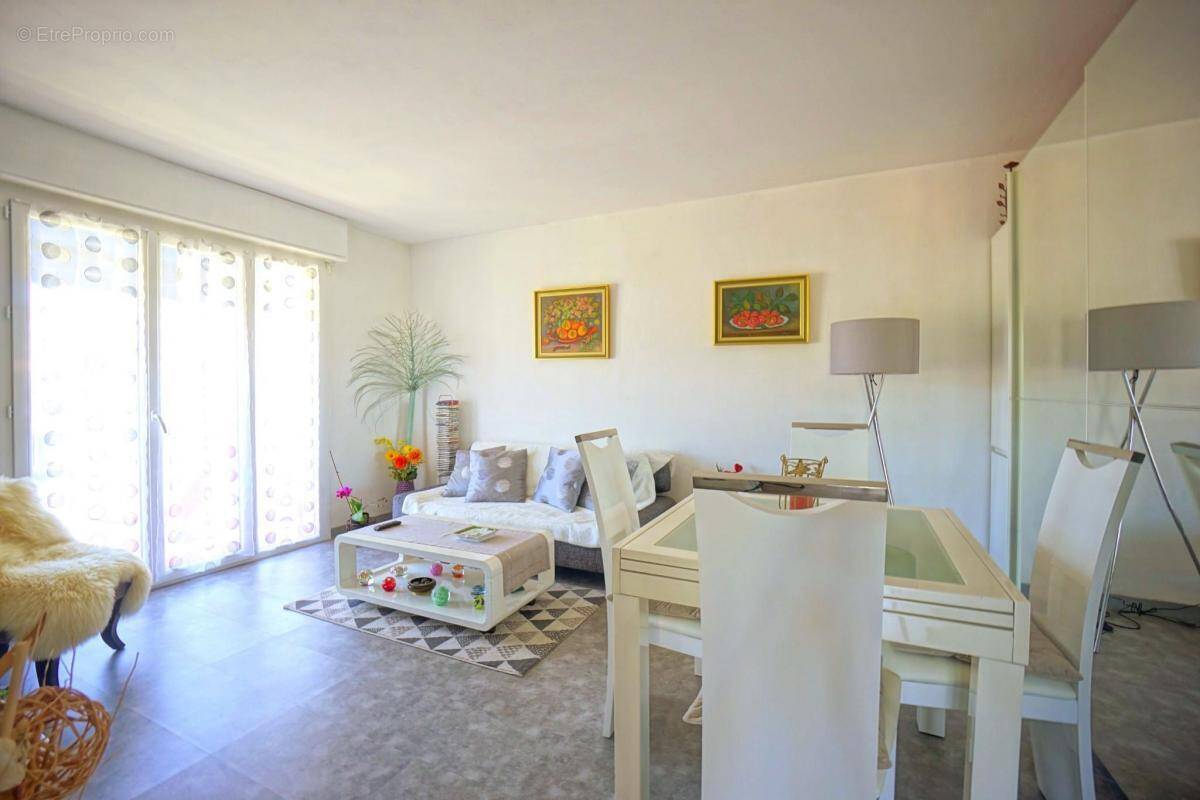Appartement à LE CANNET