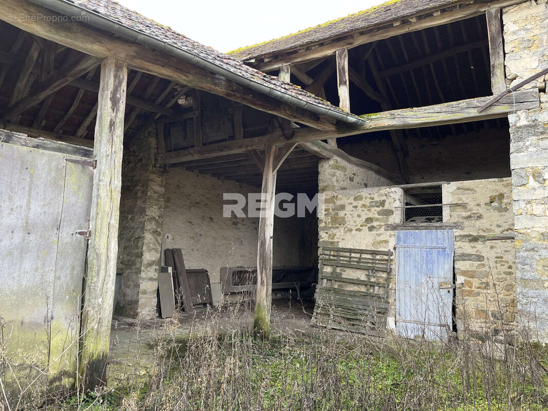 Terrain à LA CHAPELLE-LA-REINE