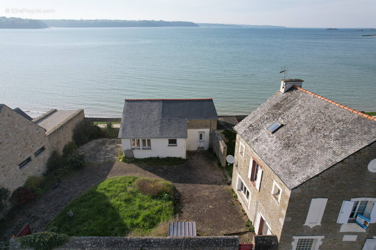 Maison à SAINT-JACUT-DE-LA-MER
