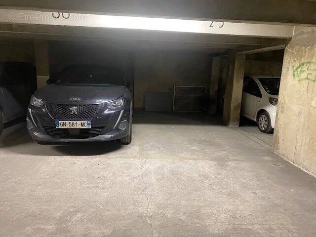Parking à PARIS-10E