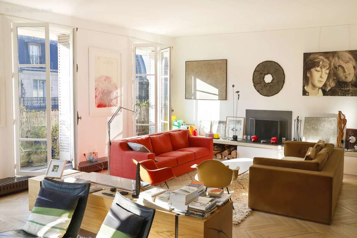 Appartement à PARIS-1E