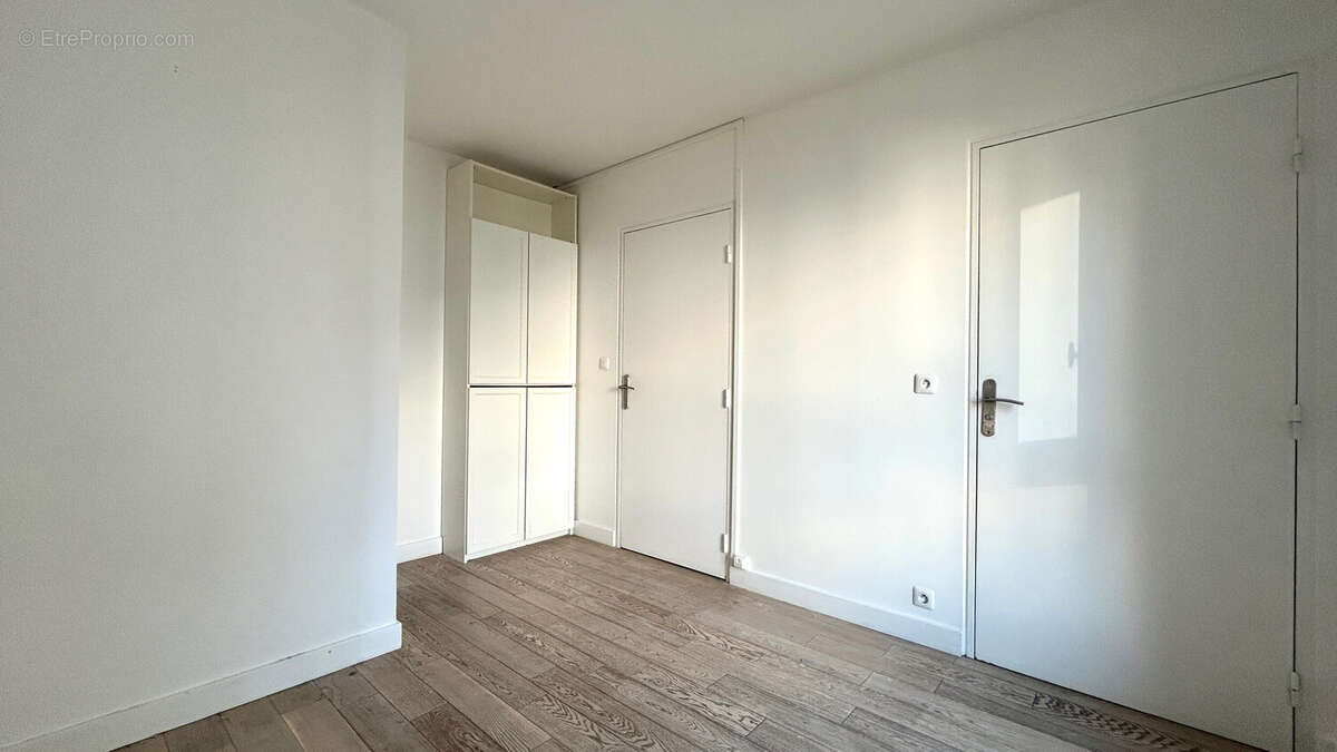 Chambre 1 - Appartement à PUTEAUX
