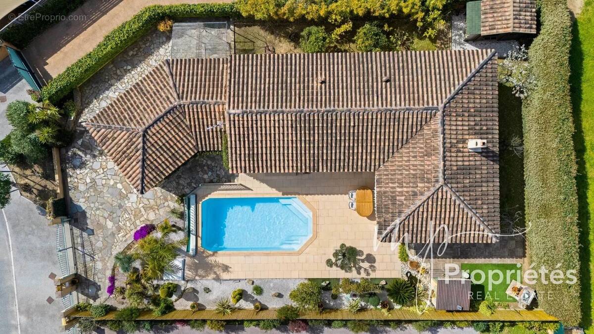 Maison à BORMES-LES-MIMOSAS
