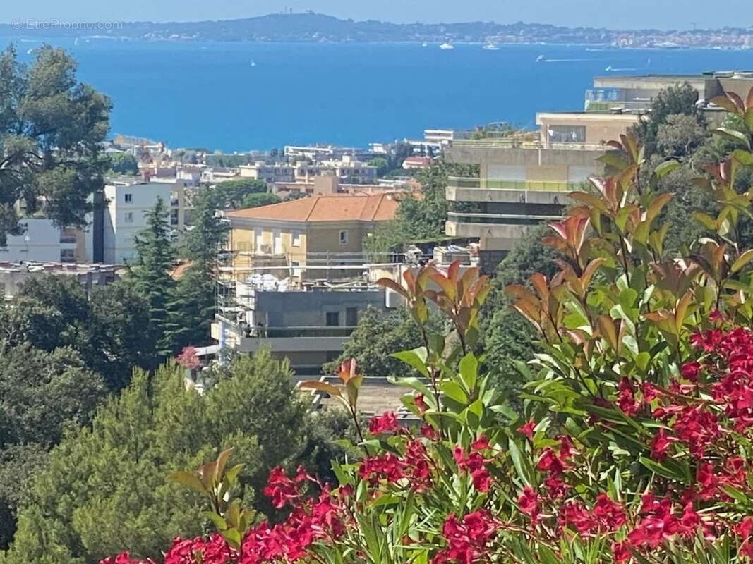 Appartement à SAINT-LAURENT-DU-VAR