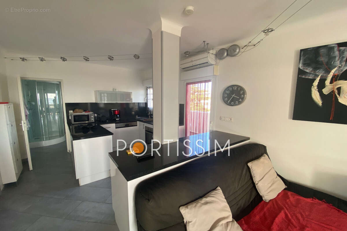 Appartement à SAINT-LAURENT-DU-VAR