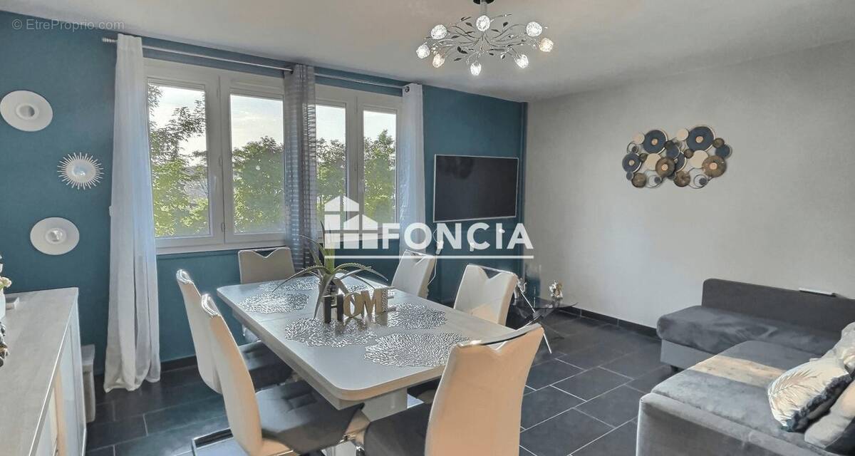 Appartement à LE CHAMBON-FEUGEROLLES