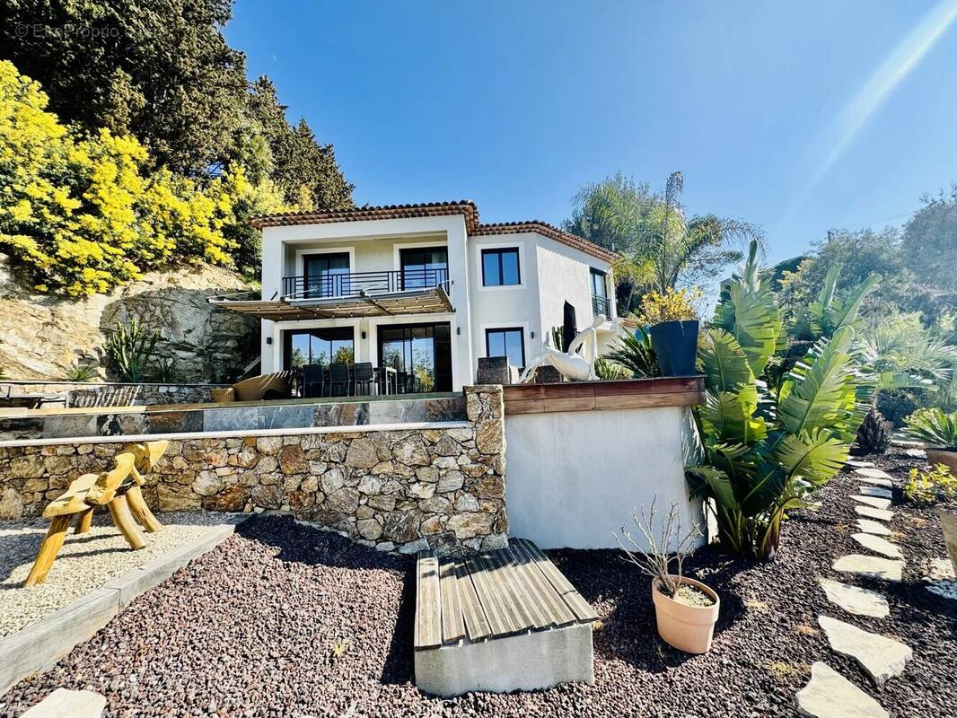 Maison à VALLAURIS