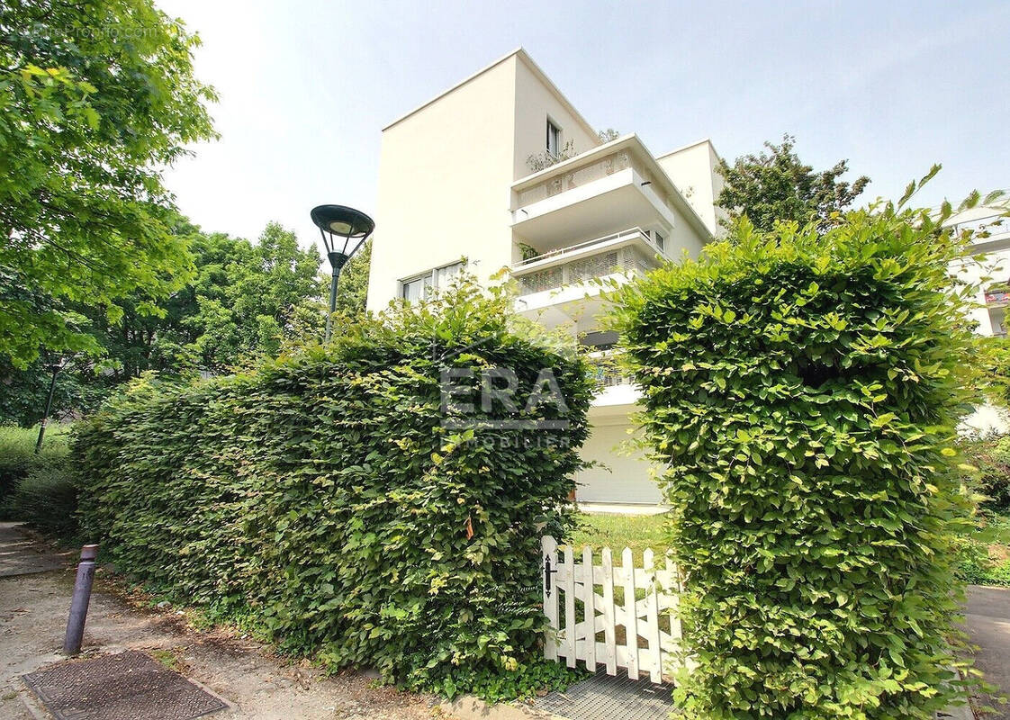 Appartement à LE PLESSIS-ROBINSON