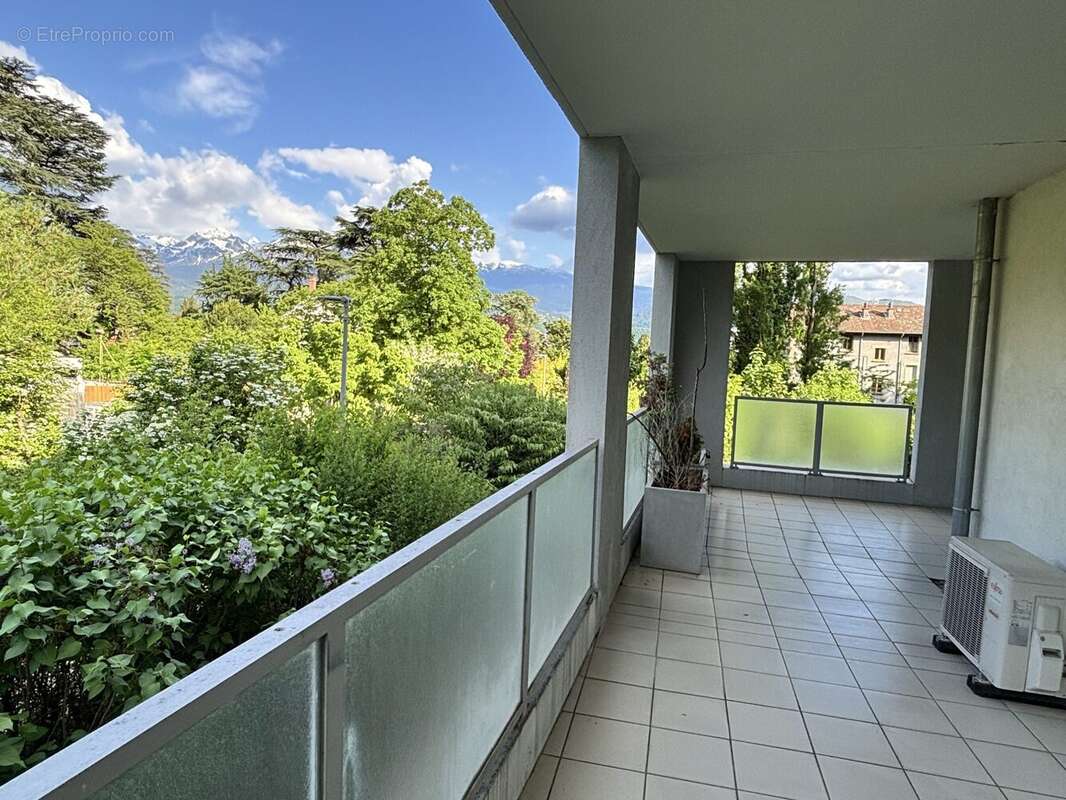 Appartement à LA TRONCHE