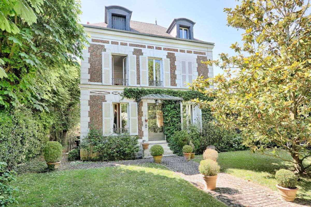 Appartement à SAINT-MAUR-DES-FOSSES