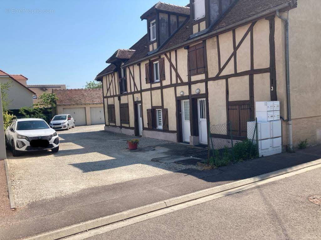 Appartement à LES NOES-PRES-TROYES