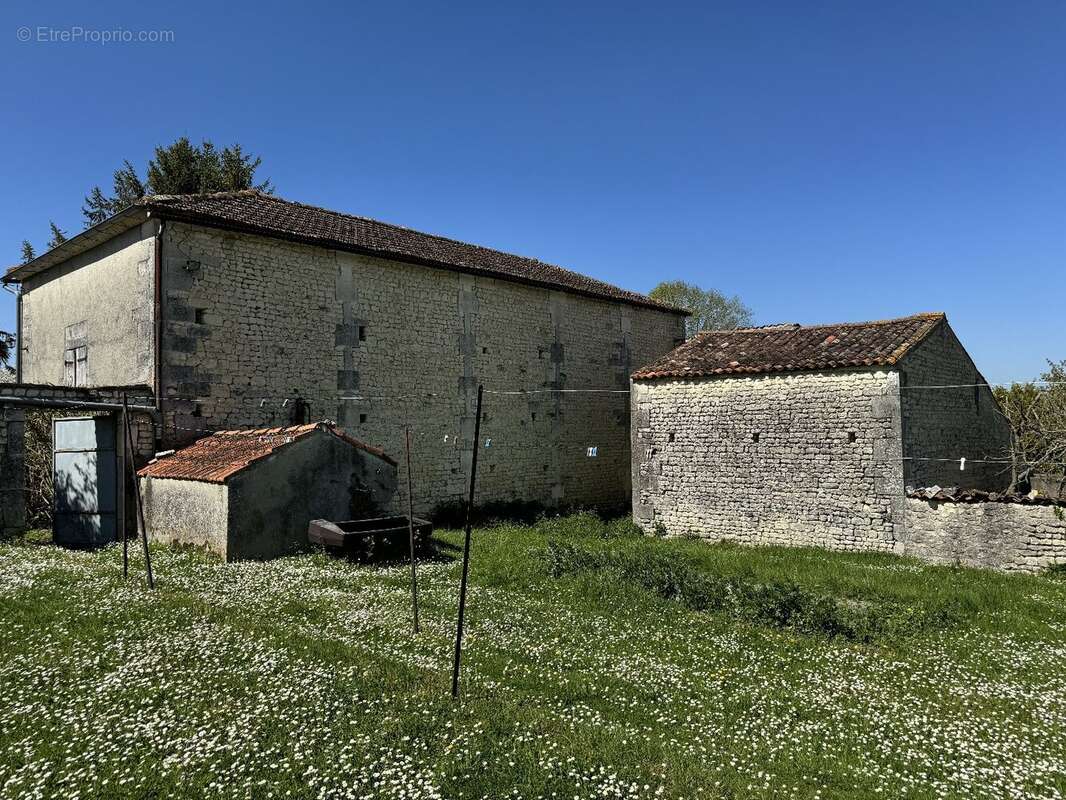 Maison à SEGONZAC
