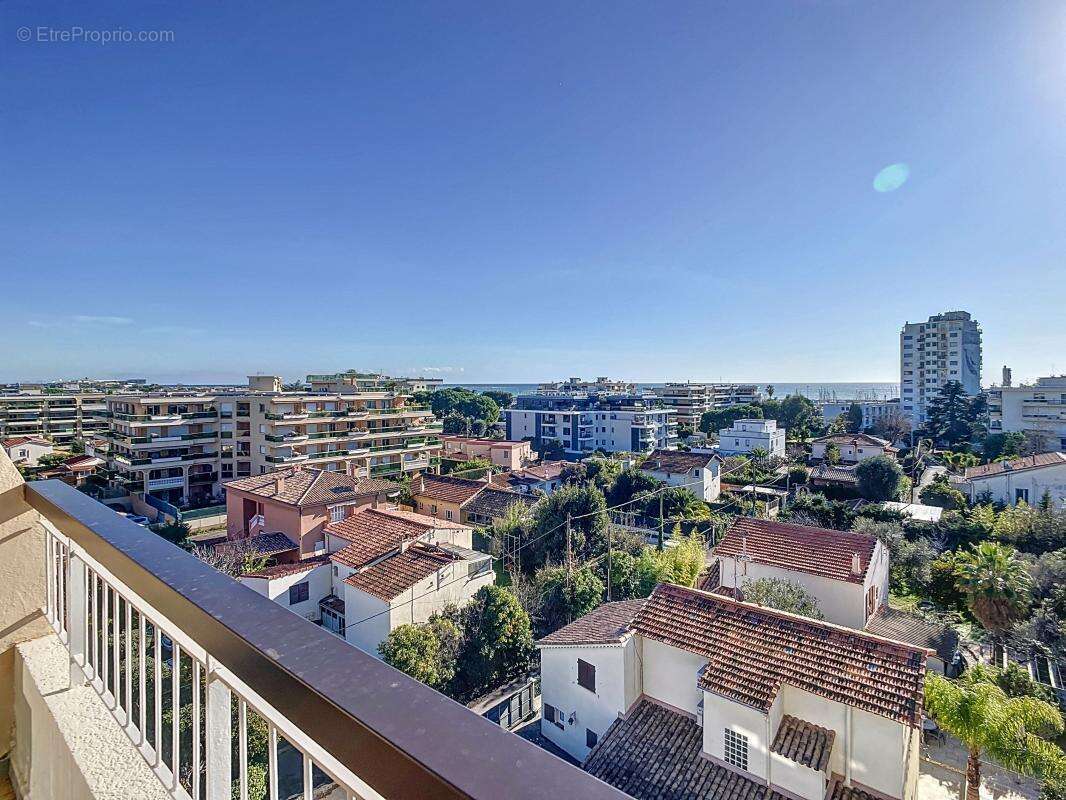 Appartement à SAINT-LAURENT-DU-VAR