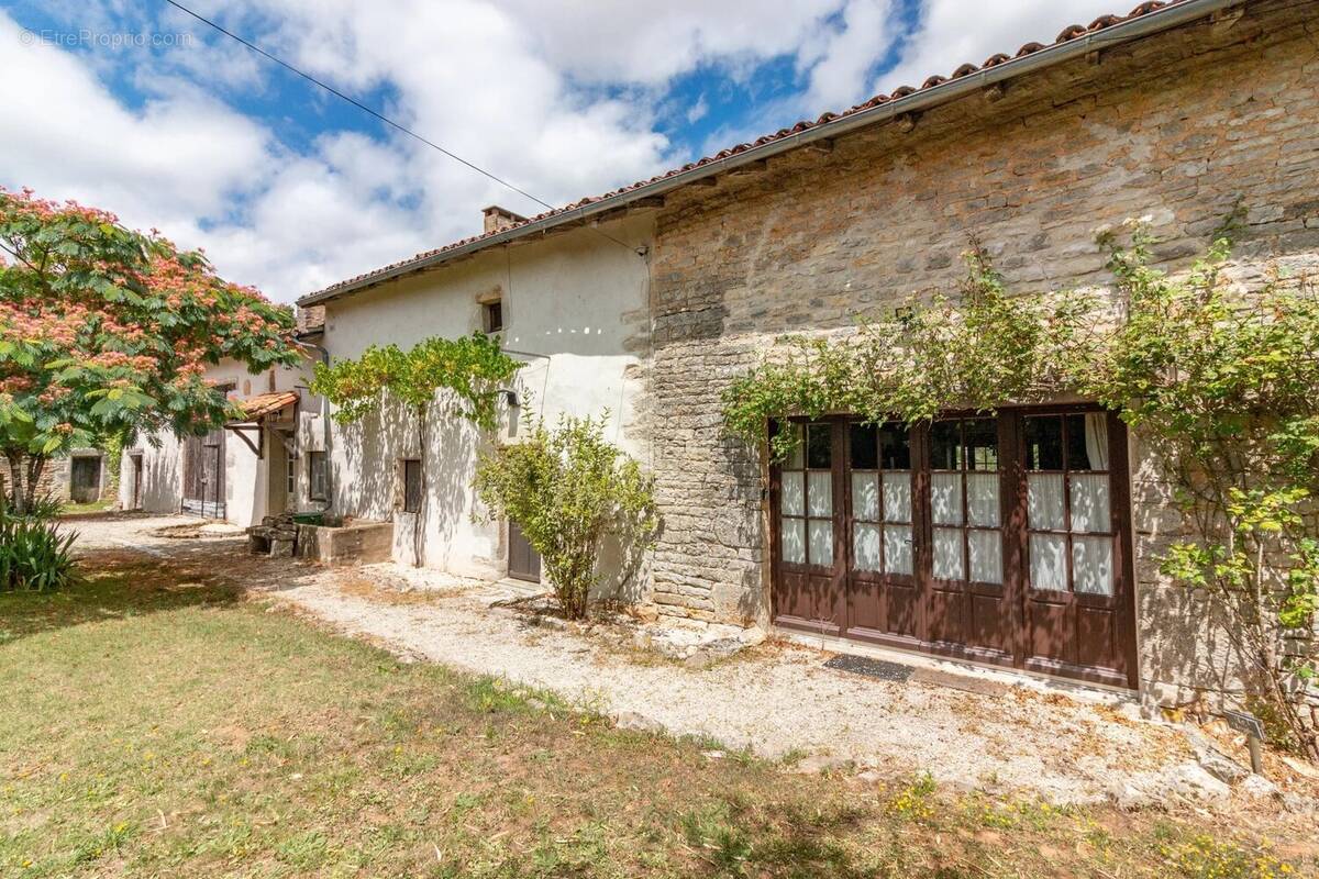 Maison à LIZANT