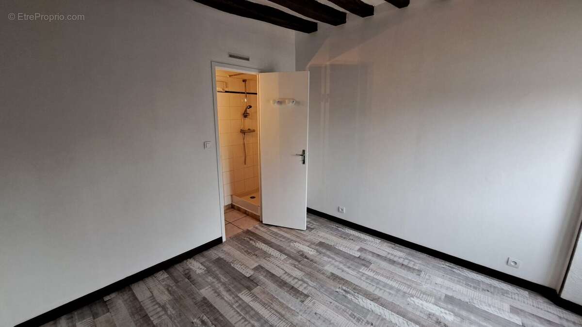 Appartement à FONTENAY-LES-BRIIS