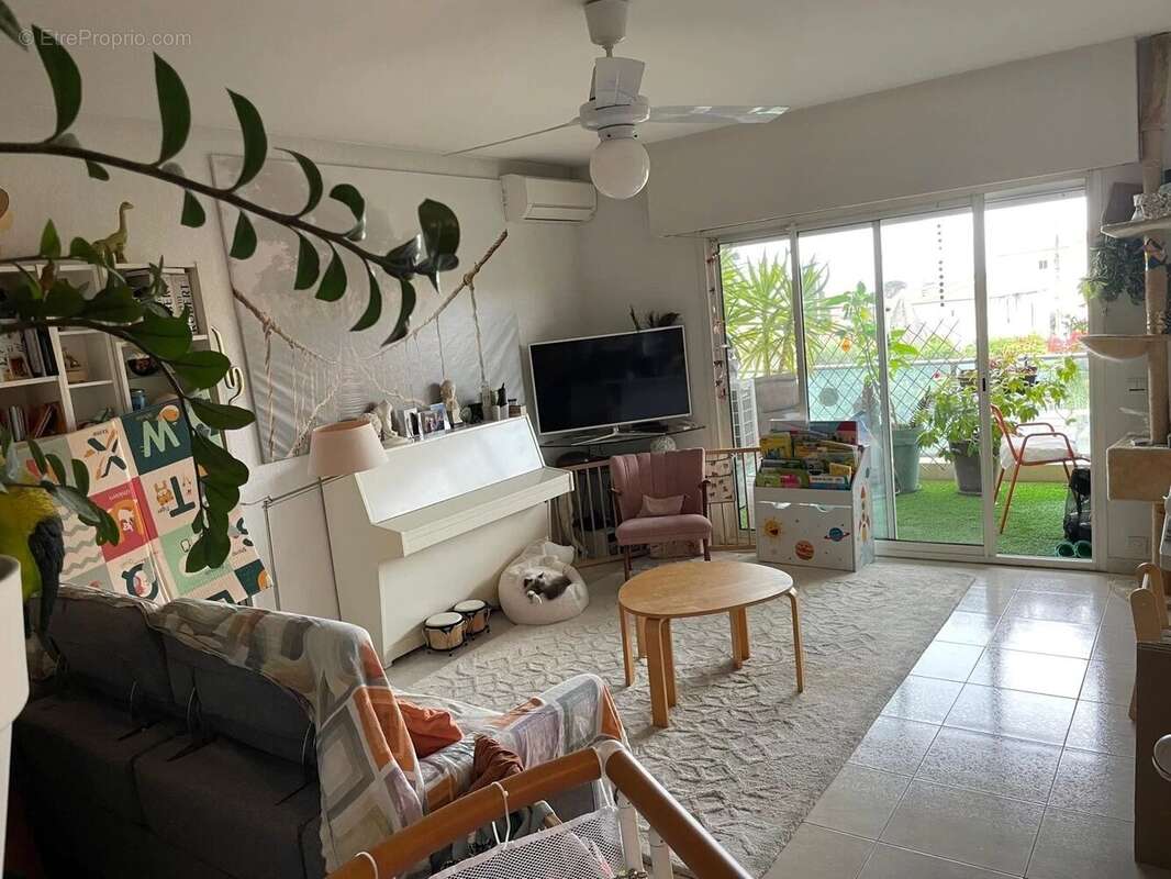 Appartement à SAINT-LAURENT-DU-VAR