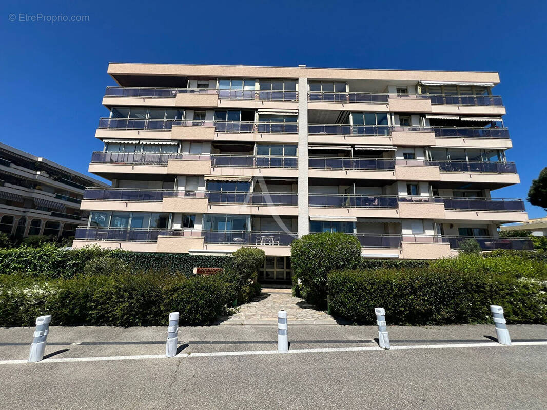 Appartement à SAINT-LAURENT-DU-VAR