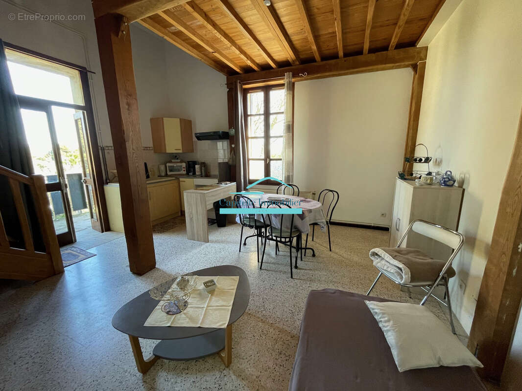 Appartement à VIC-LA-GARDIOLE