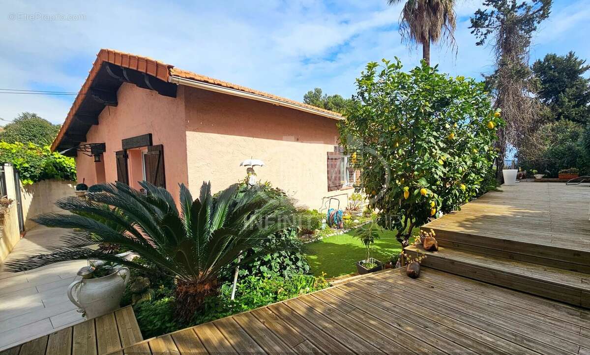 Maison à VALLAURIS