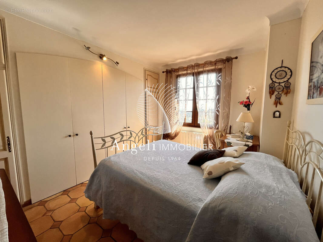 Maison à ROQUEBRUNE-SUR-ARGENS