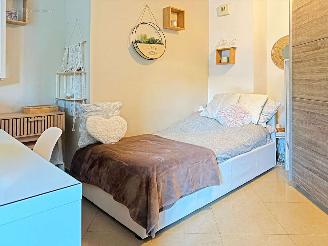 Appartement à SAINT-LAURENT-DU-VAR