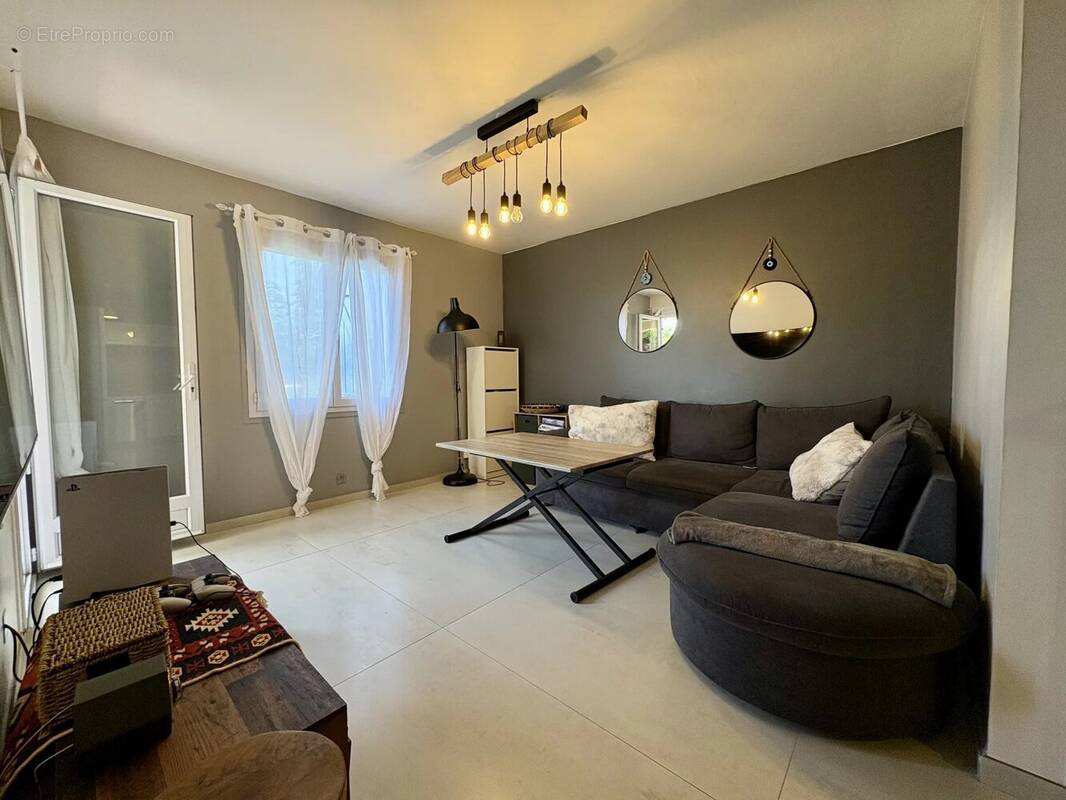 Appartement à ROQUEBRUNE-SUR-ARGENS
